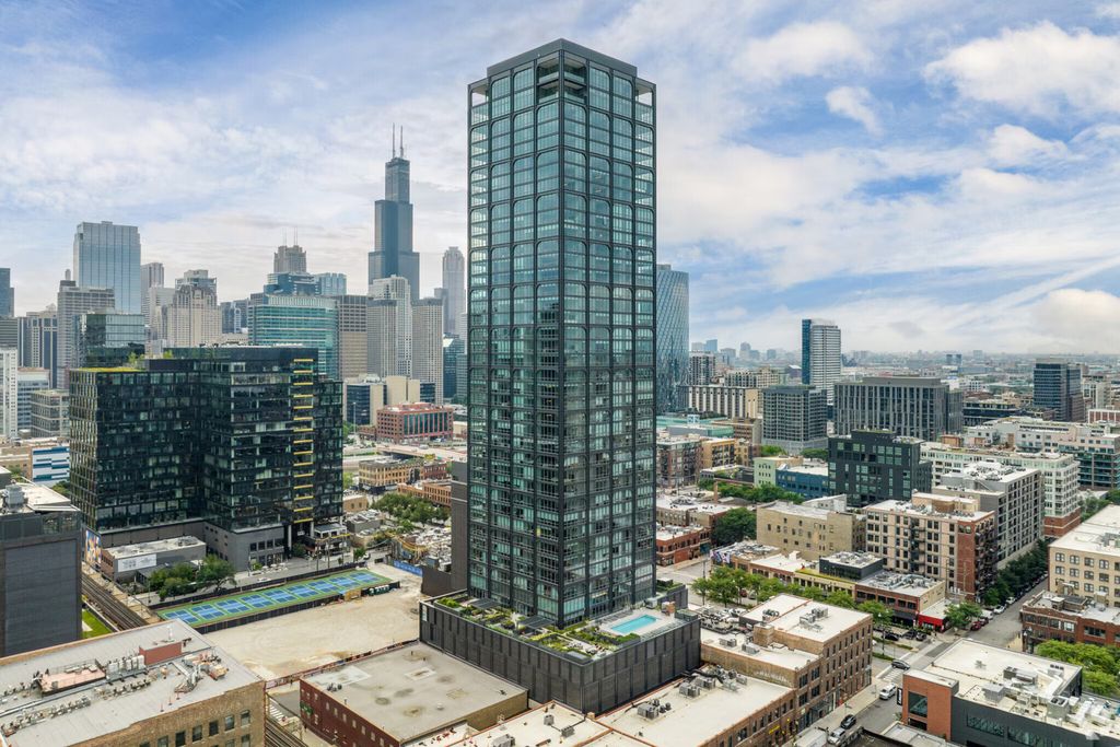 164 N Peoria Street 3802, Chicago, IL 60607