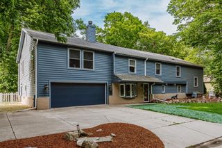 727 E Madison STREET, Oconomowoc, WI 53066
