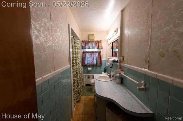21240 Ridgedale Street, Oak Park, MI 48237