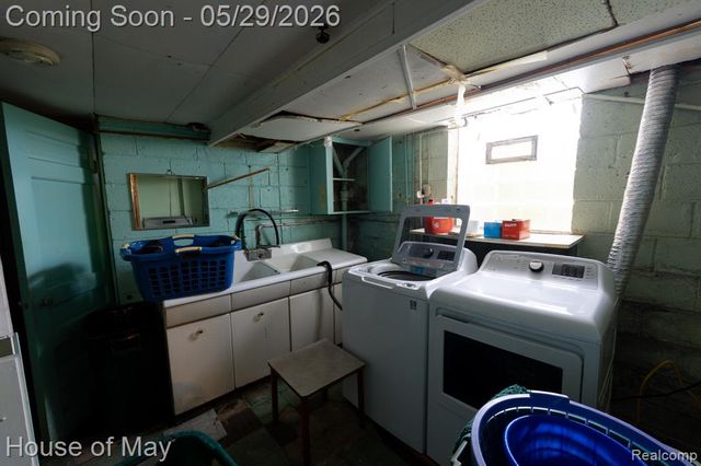 21240 Ridgedale Street, Oak Park, MI 48237