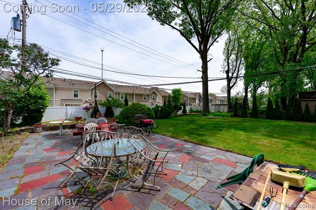 21240 Ridgedale Street, Oak Park, MI 48237