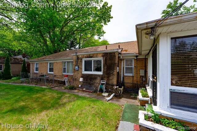 21240 Ridgedale Street, Oak Park, MI 48237