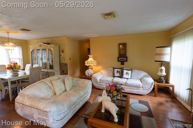 21240 Ridgedale Street, Oak Park, MI 48237