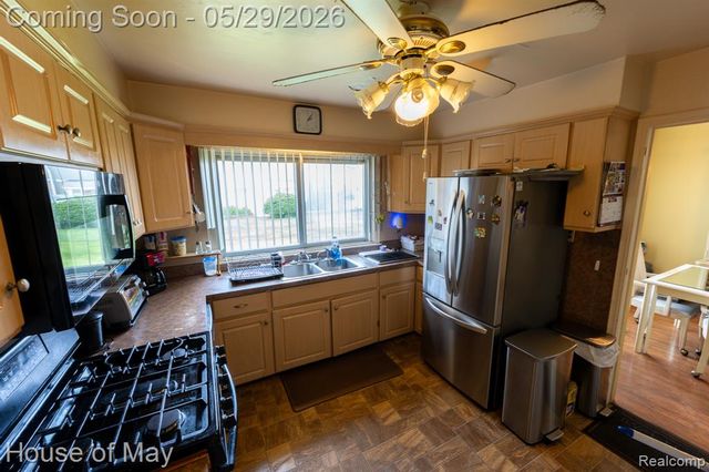 21240 Ridgedale Street, Oak Park, MI 48237