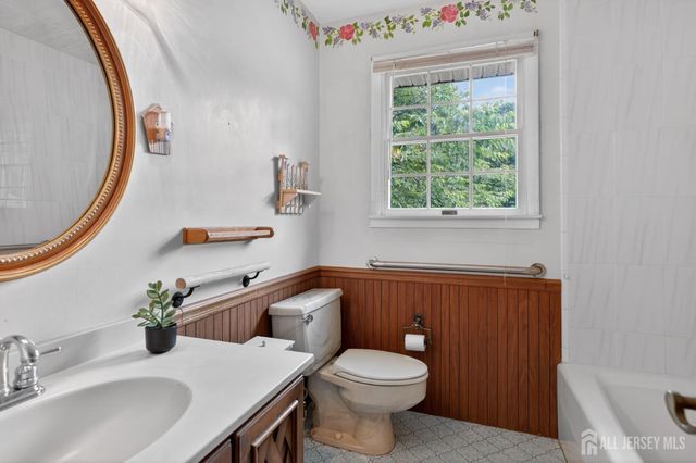 287 Crestwood Drive, Milltown, NJ 08850