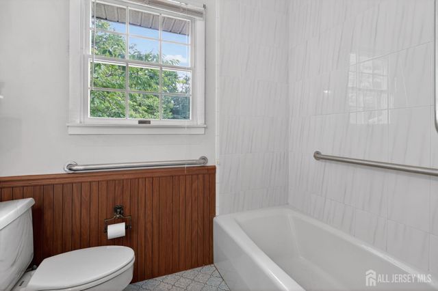 287 Crestwood Drive, Milltown, NJ 08850