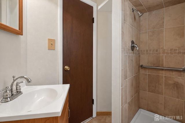 287 Crestwood Drive, Milltown, NJ 08850