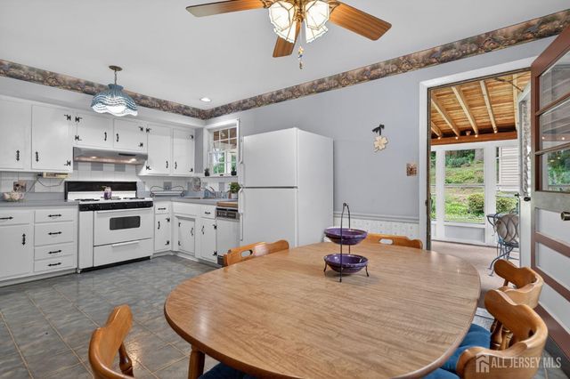 287 Crestwood Drive, Milltown, NJ 08850
