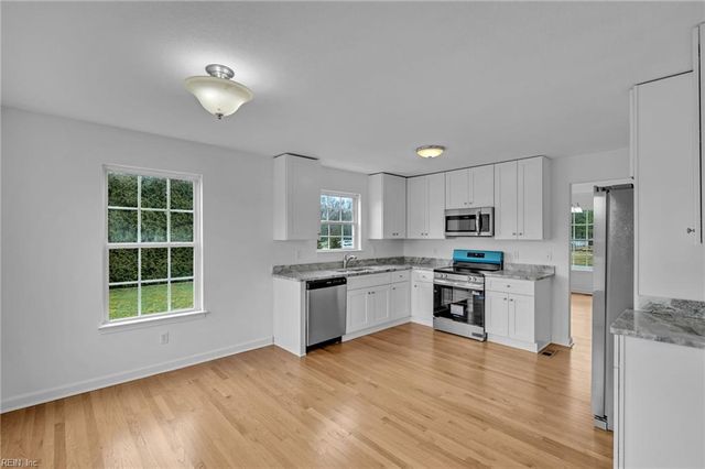 101 Chickadee ST, Moyock, NC 27958