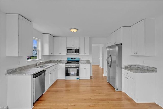 101 Chickadee ST, Moyock, NC 27958