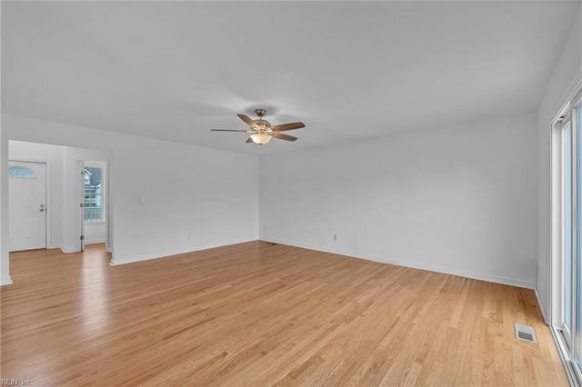 101 Chickadee ST, Moyock, NC 27958