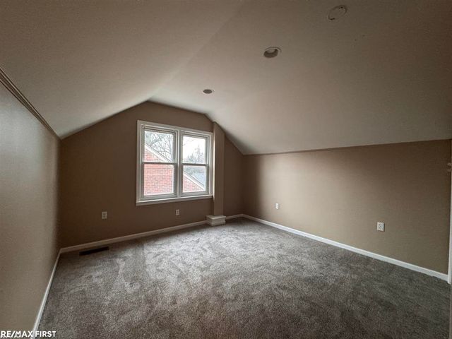 1992 Hawthorne Road, Grosse Pointe Woods, MI 48236