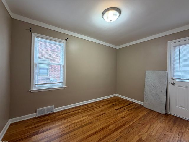 1992 Hawthorne Road, Grosse Pointe Woods, MI 48236