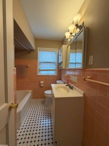 1992 Hawthorne Road, Grosse Pointe Woods, MI 48236
