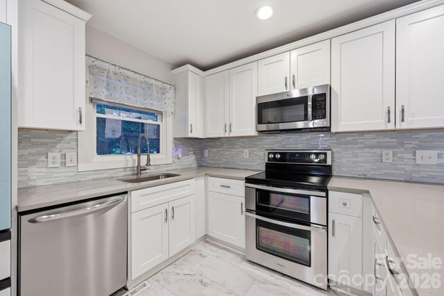 4116 Tipperary Place, Charlotte, NC 28215