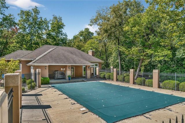 17221 E 44th Terrace Court S, Independence, MO 64055
