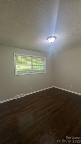 2701 Abelwood Road, Charlotte, NC 28216