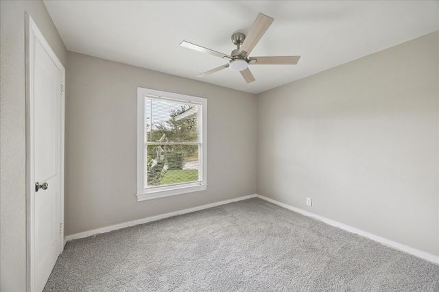 613 Winding Way Street, Lake Jackson, TX 77566