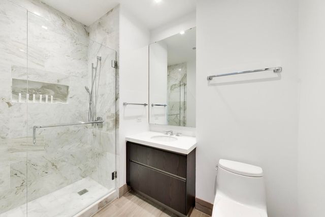 363 E Wacker Drive 1908, Chicago, IL 60601