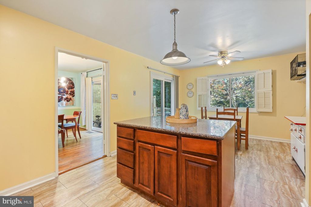 Image 13 of property listing at 9434 FERN HOLLOW WAY, Montgomery Village, MD 20886
