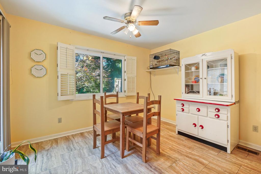 Image 14 of property listing at 9434 FERN HOLLOW WAY, Montgomery Village, MD 20886