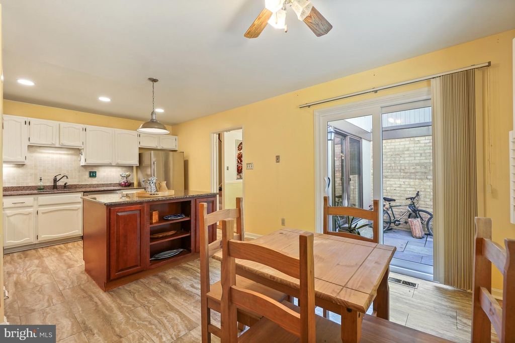 Image 16 of property listing at 9434 FERN HOLLOW WAY, Montgomery Village, MD 20886