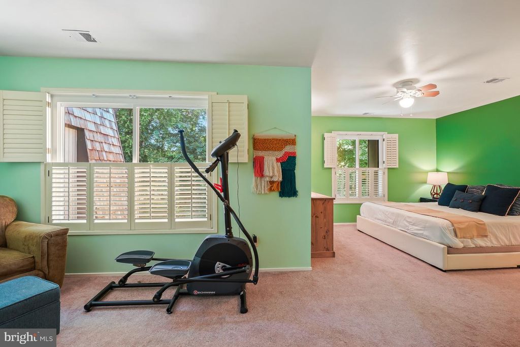 Image 17 of property listing at 9434 FERN HOLLOW WAY, Montgomery Village, MD 20886