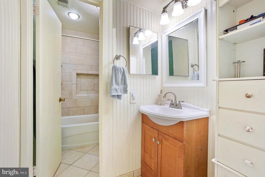 Image 19 of property listing at 9434 FERN HOLLOW WAY, Montgomery Village, MD 20886
