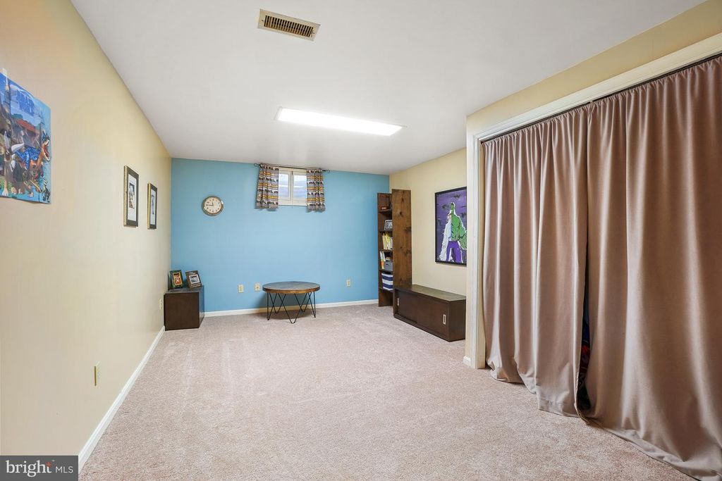 Image 26 of property listing at 9434 FERN HOLLOW WAY, Montgomery Village, MD 20886