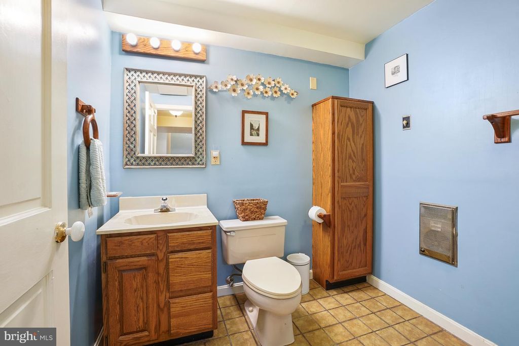 Image 27 of property listing at 9434 FERN HOLLOW WAY, Montgomery Village, MD 20886