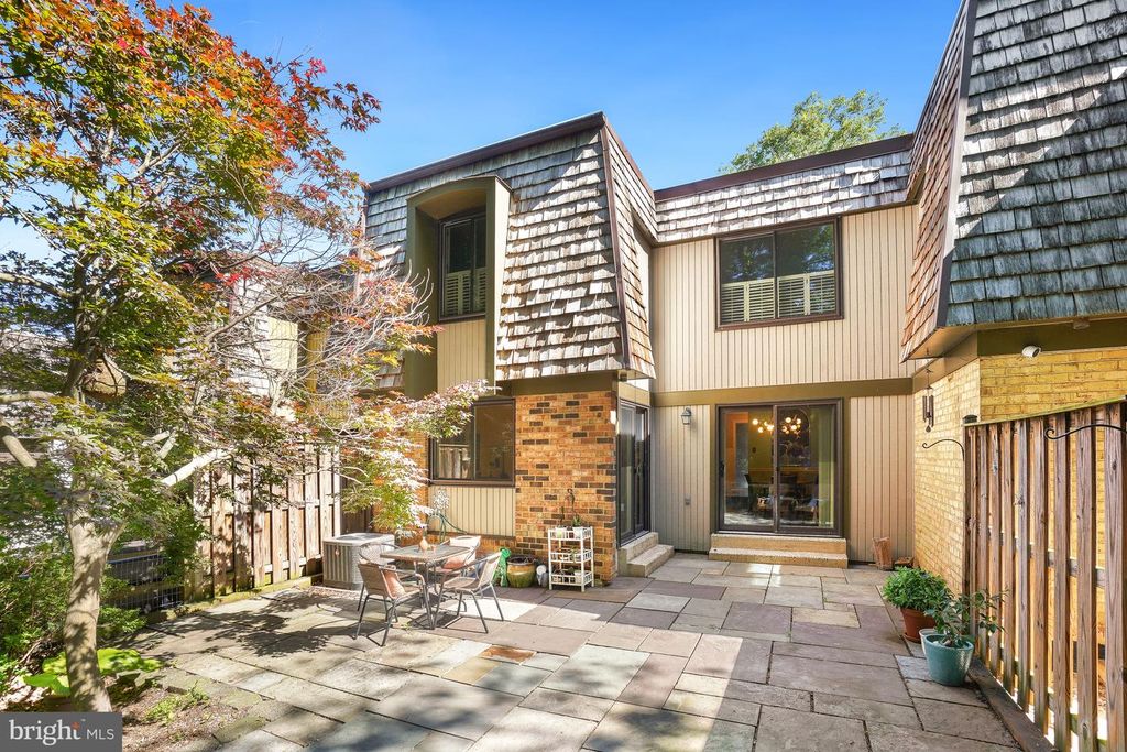Image 32 of property listing at 9434 FERN HOLLOW WAY, Montgomery Village, MD 20886