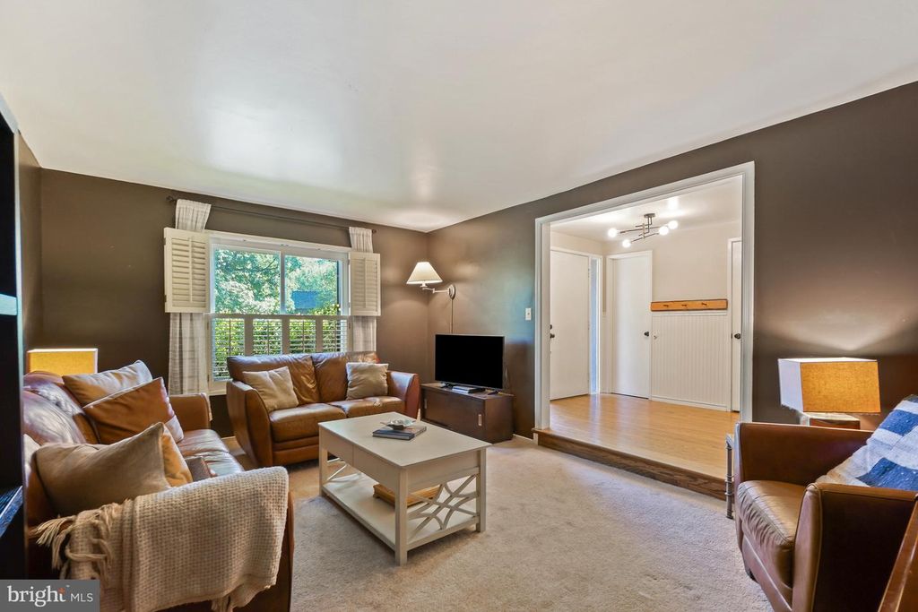 Image 4 of property listing at 9434 FERN HOLLOW WAY, Montgomery Village, MD 20886