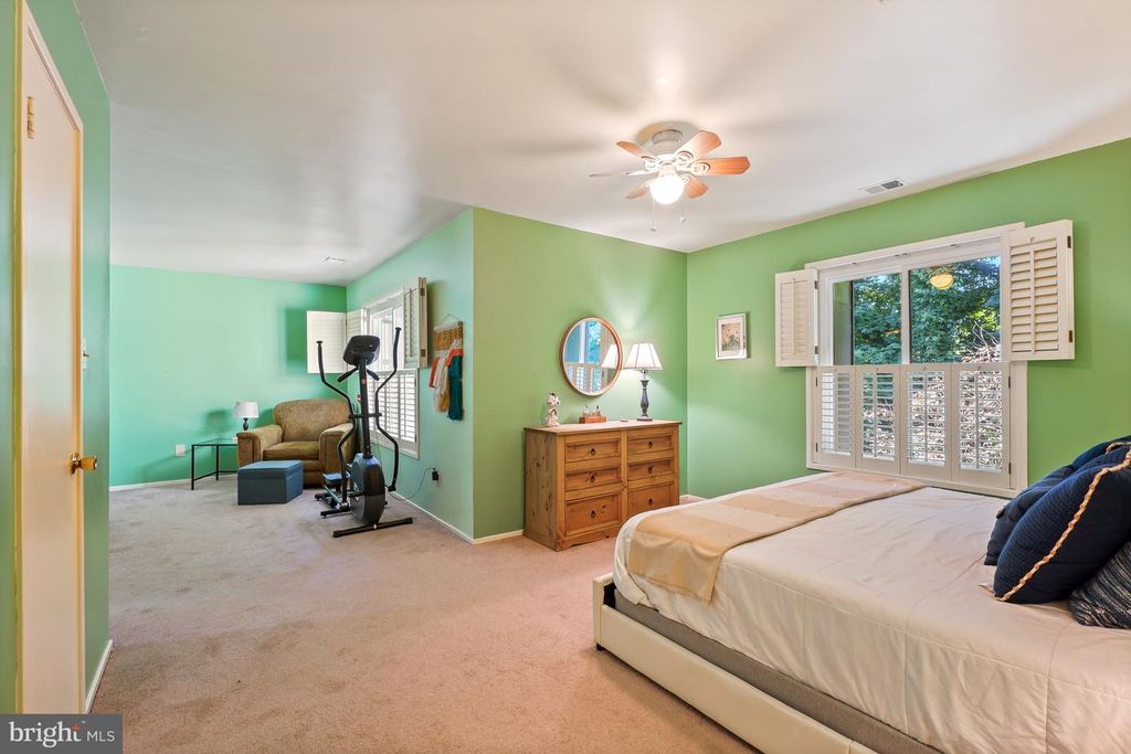 Image 5 of property listing at 9434 FERN HOLLOW WAY, Montgomery Village, MD 20886