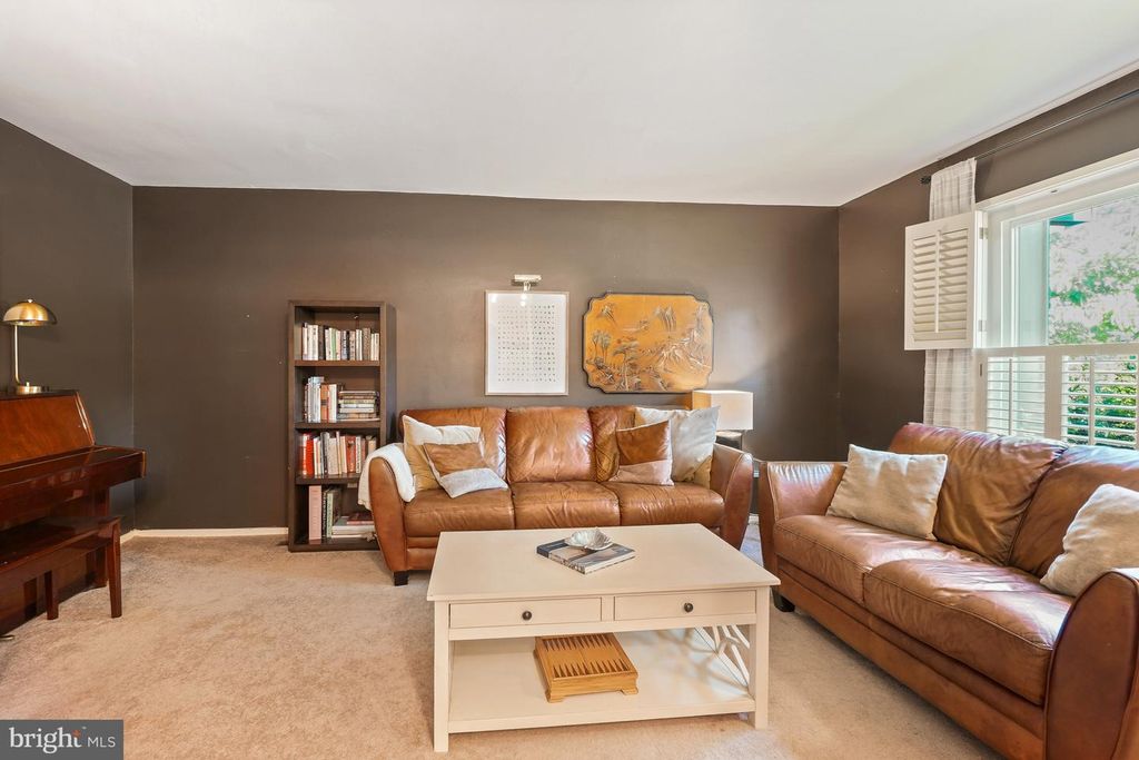 Image 7 of property listing at 9434 FERN HOLLOW WAY, Montgomery Village, MD 20886