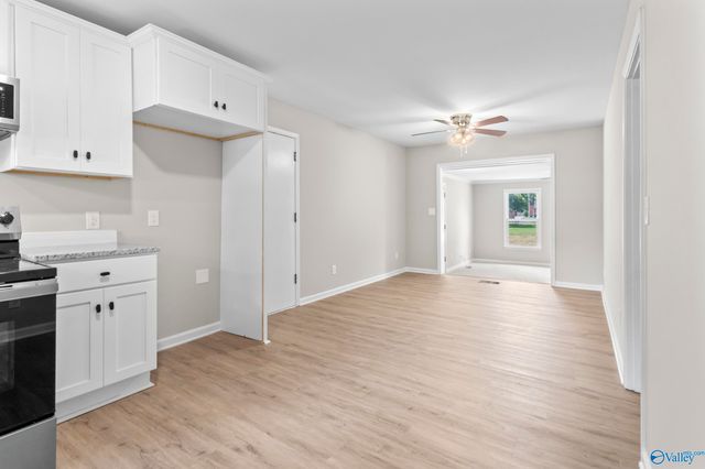 301 NW Holloway Street, Hartselle, AL 35640