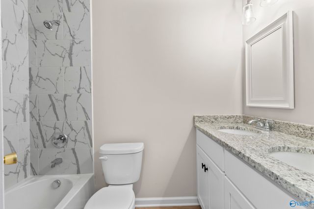 301 NW Holloway Street, Hartselle, AL 35640