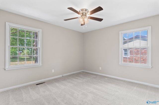 301 NW Holloway Street, Hartselle, AL 35640