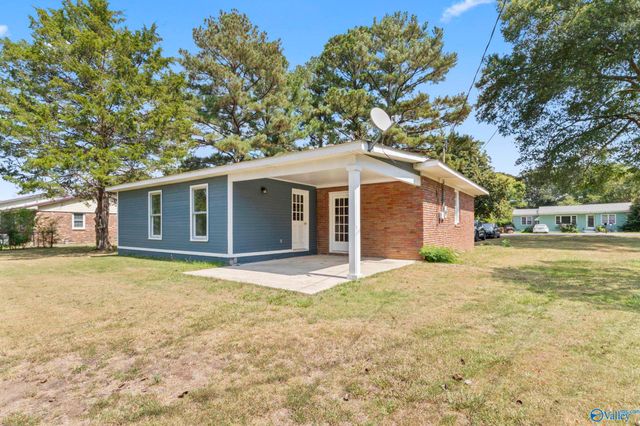 301 NW Holloway Street, Hartselle, AL 35640