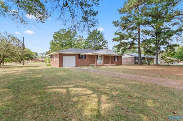 301 NW Holloway Street, Hartselle, AL 35640
