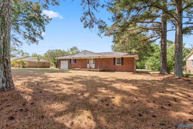 301 NW Holloway Street, Hartselle, AL 35640