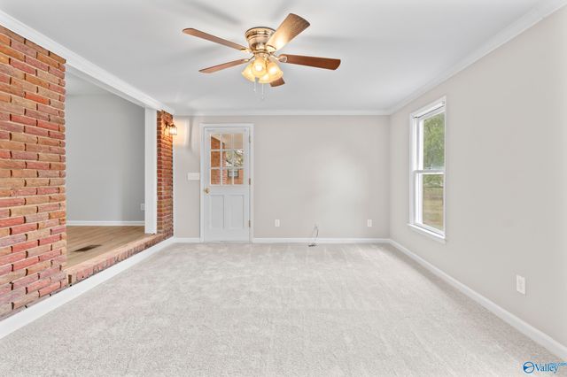 301 NW Holloway Street, Hartselle, AL 35640