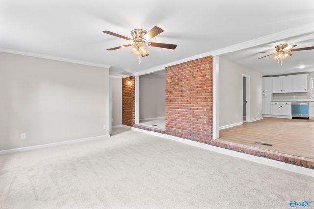 301 NW Holloway Street, Hartselle, AL 35640