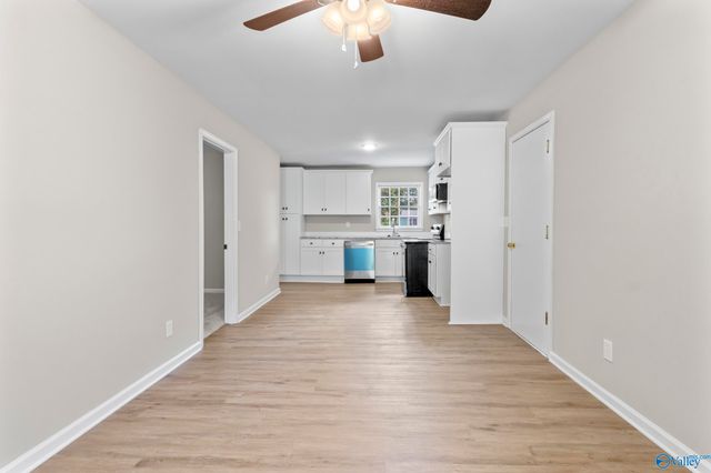 301 NW Holloway Street, Hartselle, AL 35640