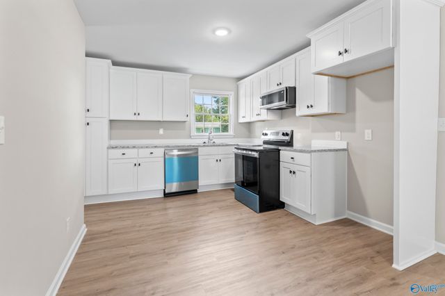 301 NW Holloway Street, Hartselle, AL 35640