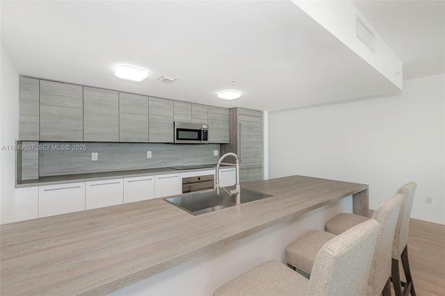 400 Sunny Isles Boulevard 1819 ONE LEVEL, Sunny Isles Beach, FL 33160