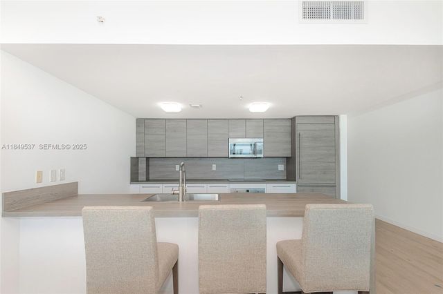 400 Sunny Isles Boulevard 1819 ONE LEVEL, Sunny Isles Beach, FL 33160