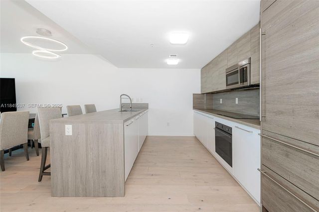 400 Sunny Isles Boulevard 1819 ONE LEVEL, Sunny Isles Beach, FL 33160