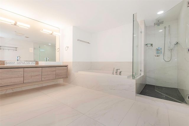 400 Sunny Isles Boulevard 1819 ONE LEVEL, Sunny Isles Beach, FL 33160