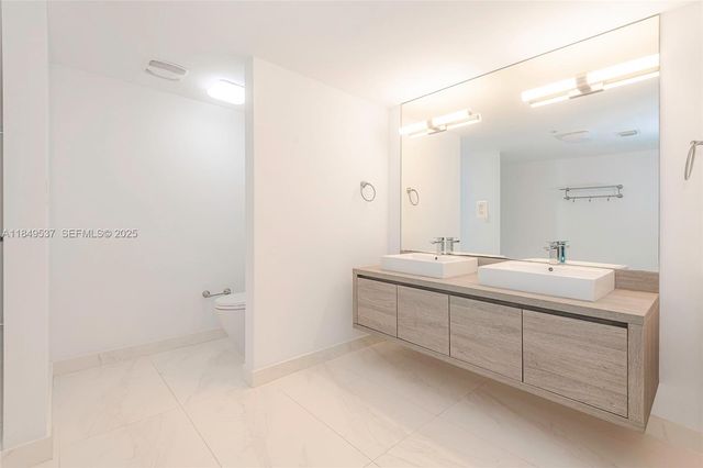 400 Sunny Isles Boulevard 1819 ONE LEVEL, Sunny Isles Beach, FL 33160