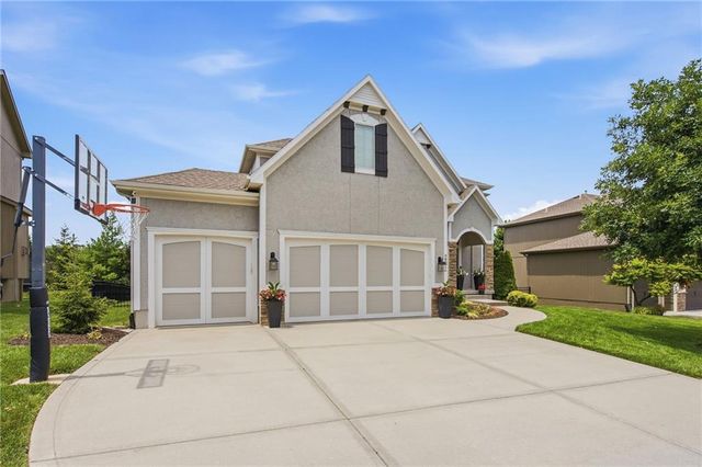 988 SW Perth Shire Drive, Lee's Summit, MO 64081